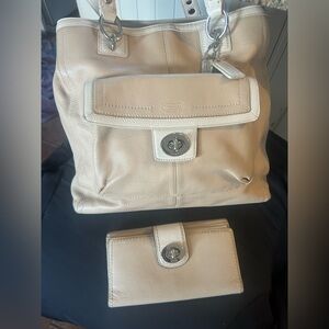 2 pc ( lrg tote & lrg wallet) Coach